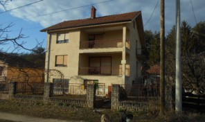 KUĆA U GAMZIGRADSKOJ BANJI