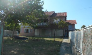 KUĆA SA OKUĆNICOM NA PERIFERIJI ZAJEČARA
