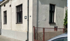 KUĆA ISPOD KRALJEVICE